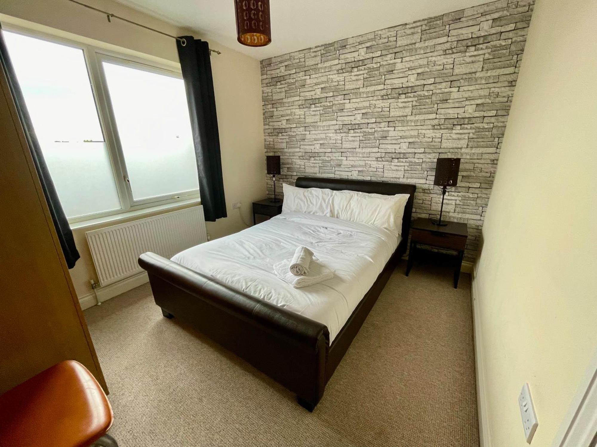 Apartment 2 Bedroom City-centre With Free Parking *